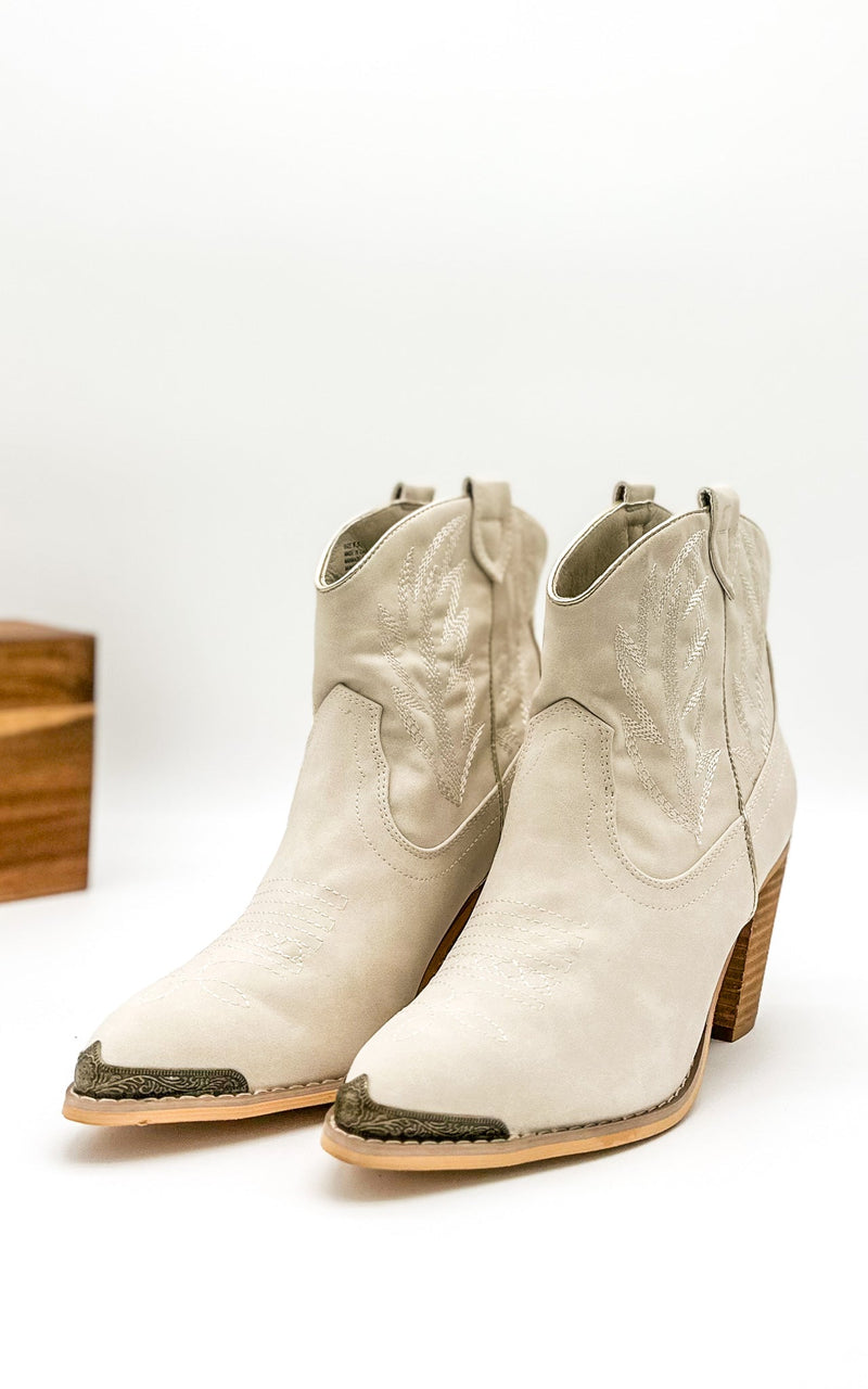 Very Volatile Taylor Ankle Boot in Off White